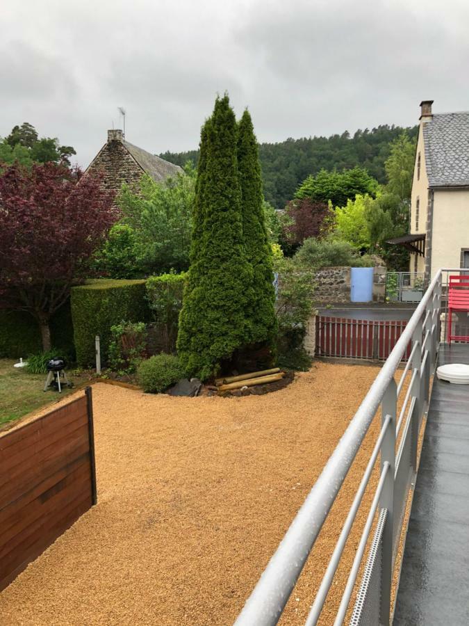 Les Gites Du Paradis Murol Exteriör bild