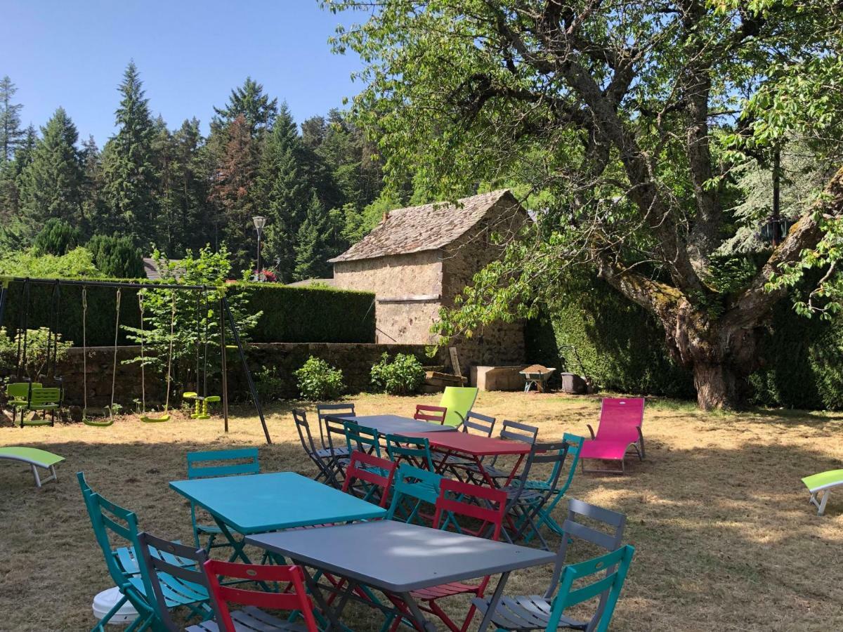 Les Gites Du Paradis Murol Exteriör bild