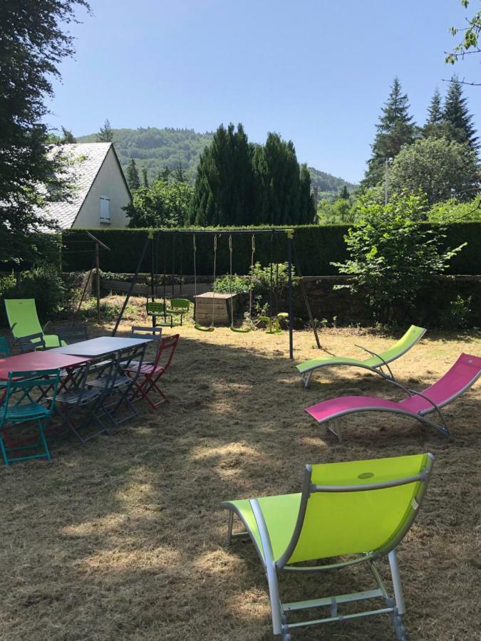 Les Gites Du Paradis Murol Exteriör bild